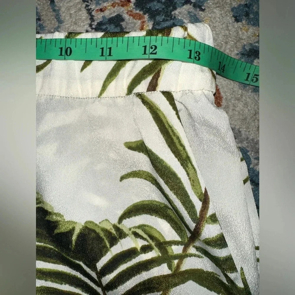 H&M Tropical Palm Off White Ivory Crepe Cropped Trouser Pants - Picture 7 of 9